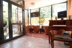 Hotel Vuk Скопье Экстерьер фото