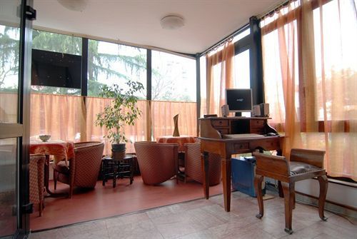 Hotel Vuk Скопье Экстерьер фото