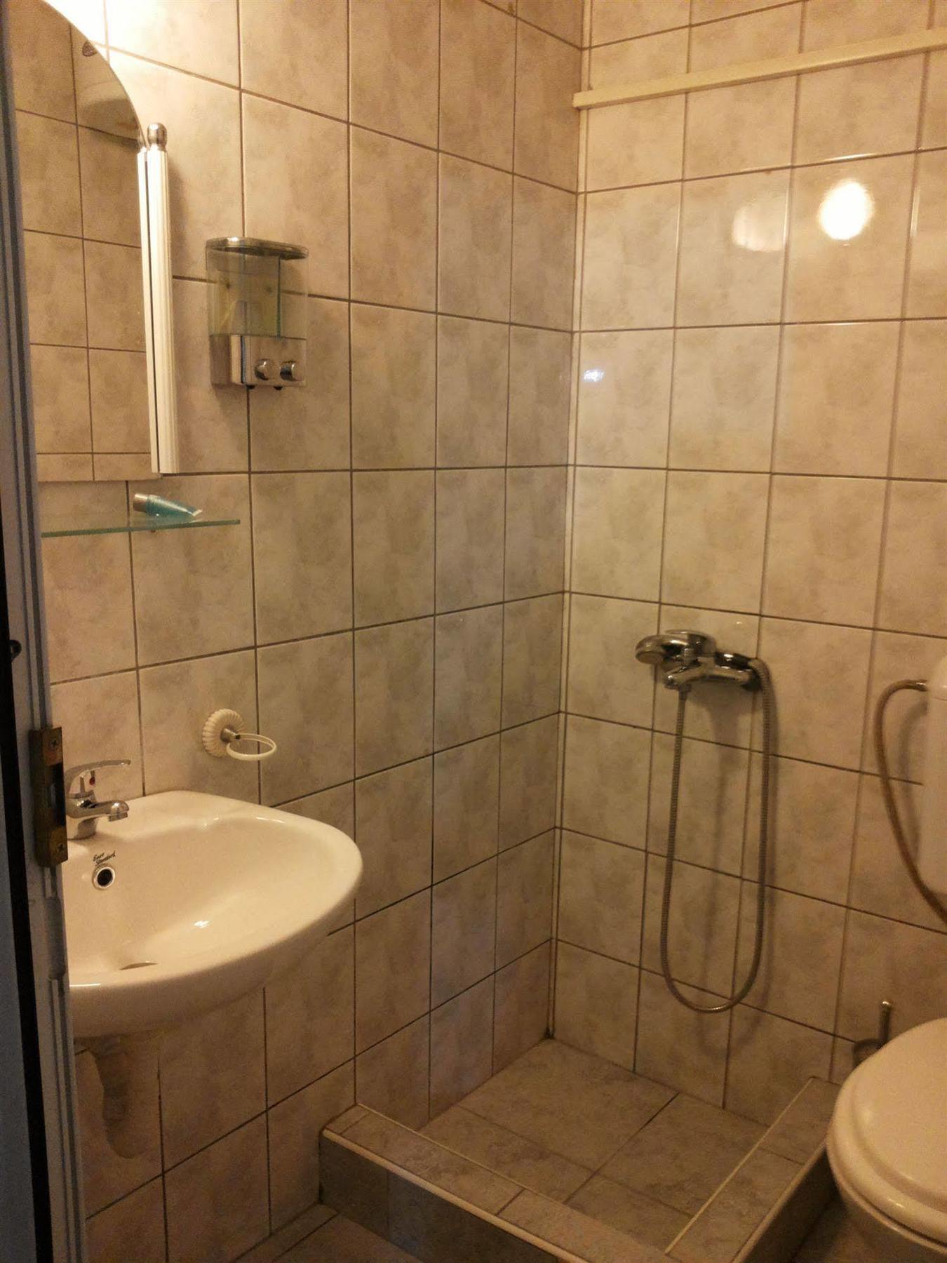 Hotel Vuk Скопье Экстерьер фото