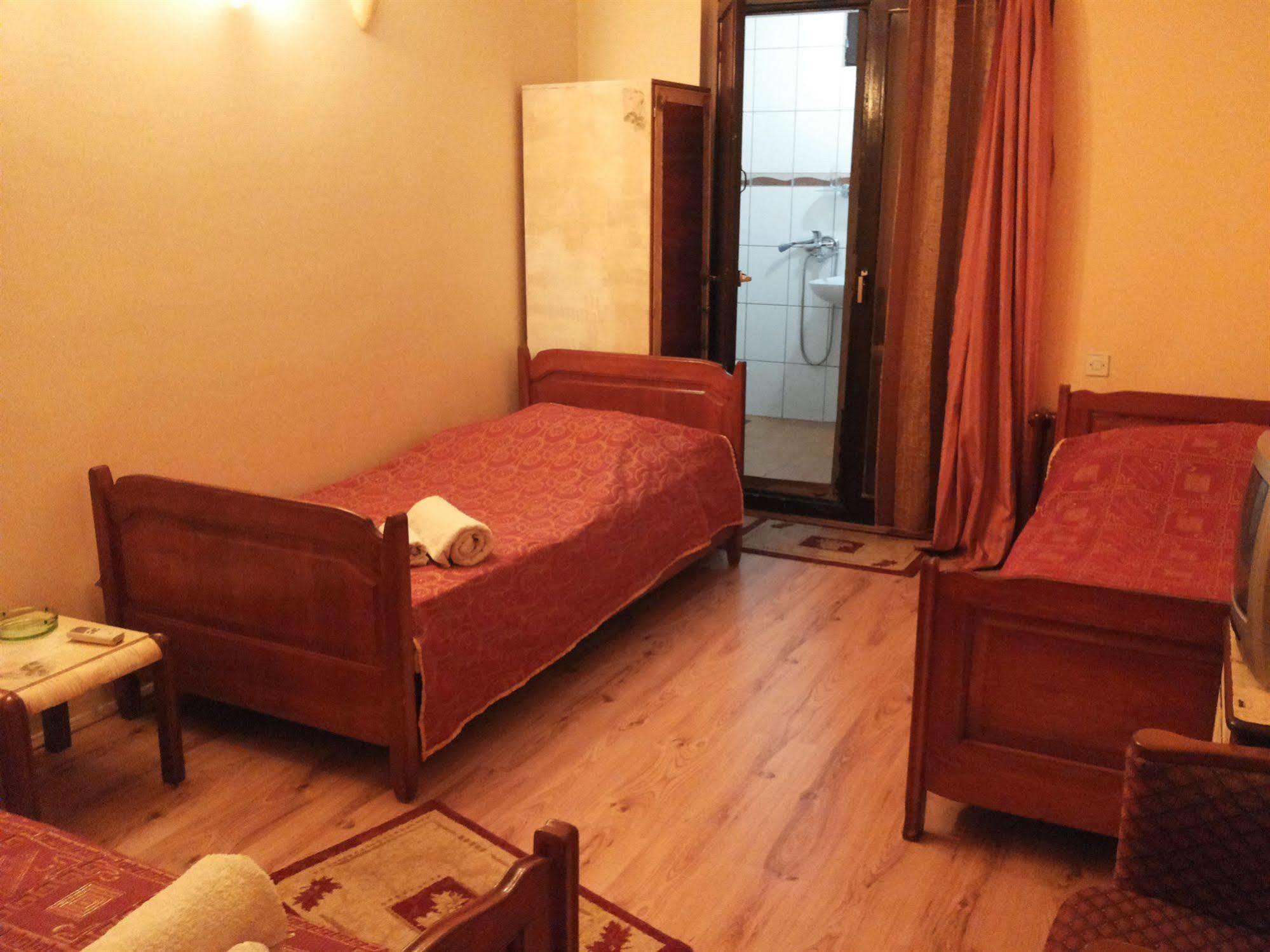 Hotel Vuk Скопье Экстерьер фото